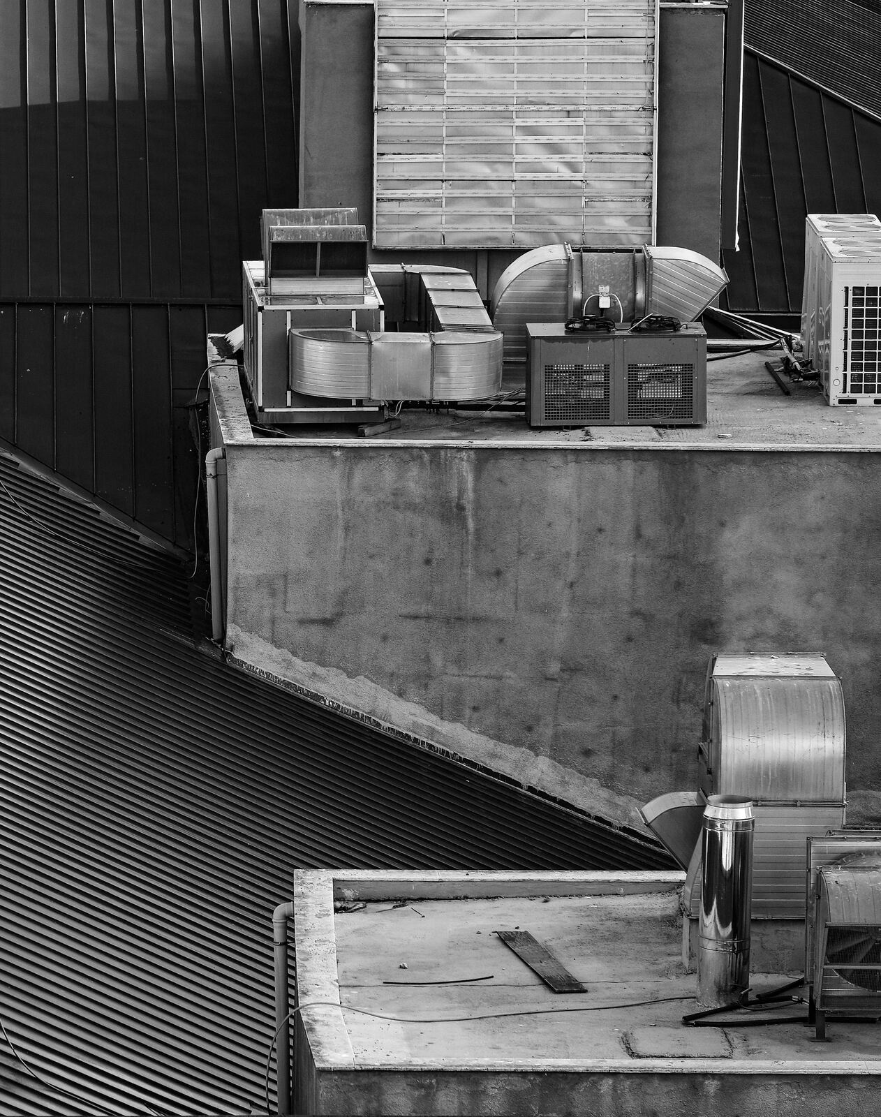 Rooftop air conditioning and HVAC units on top of a commercial building